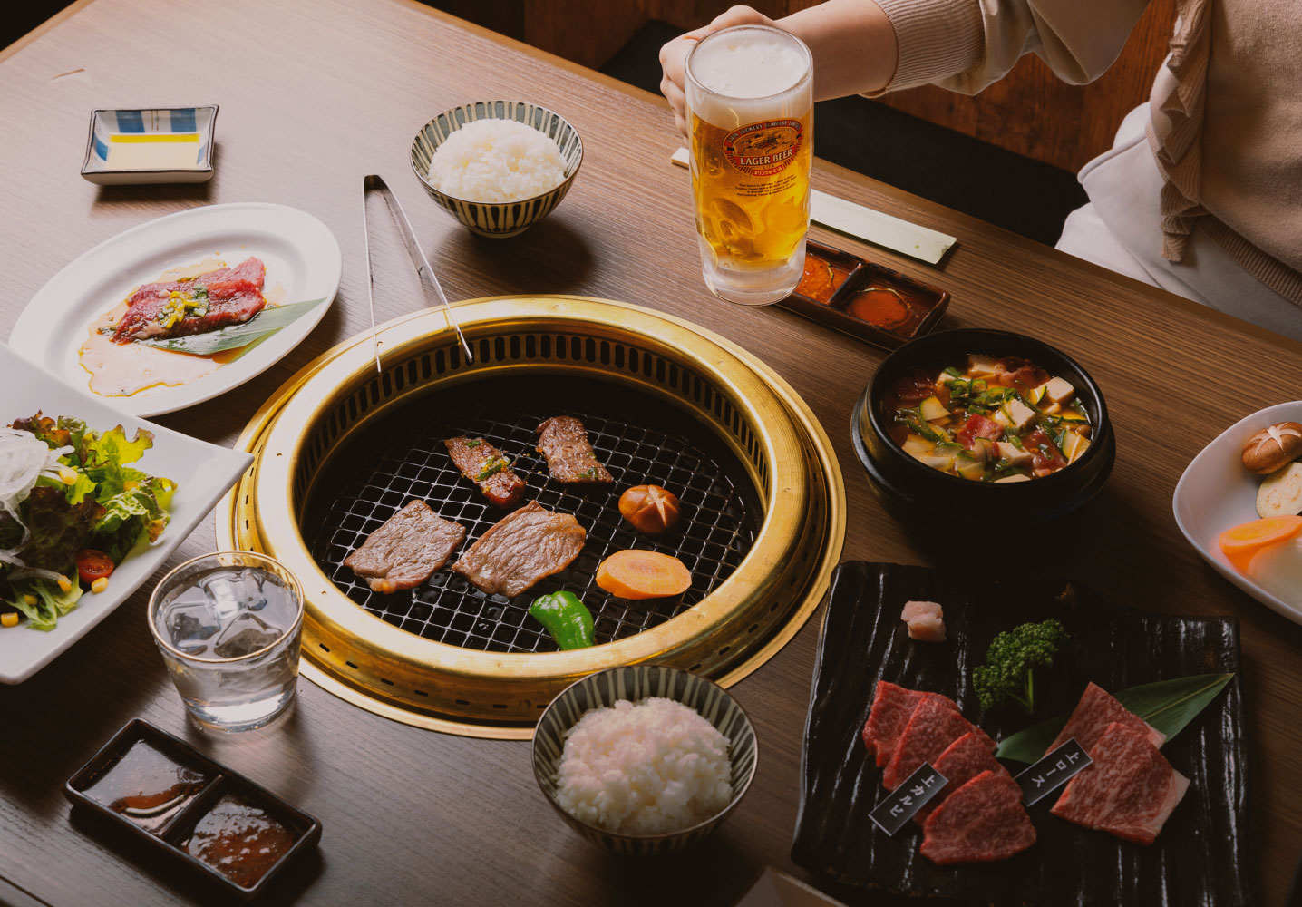 ビールと焼肉イメージ